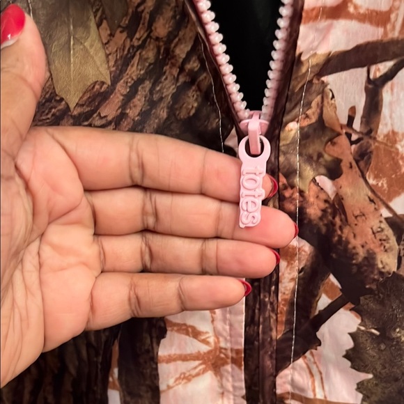 Totes Camouflage Women's lightweight Jacket. Size Large - Picture 4 of 5